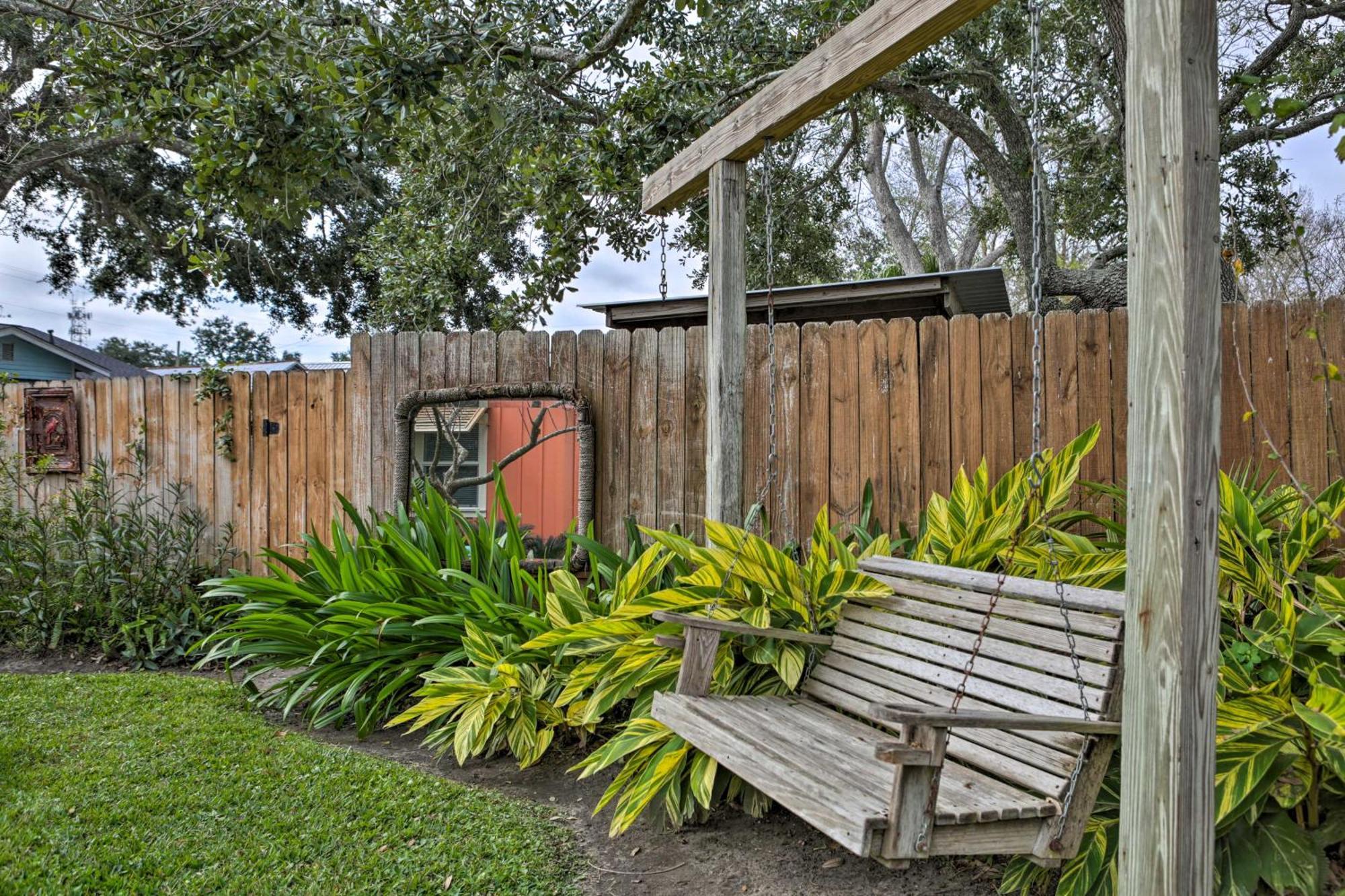 Walk To Beach From Chic Old Town Apartment With Yard Bay St. Louis Esterno foto