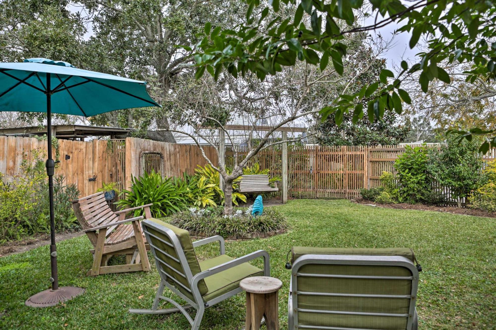 Walk To Beach From Chic Old Town Apartment With Yard Bay St. Louis Esterno foto